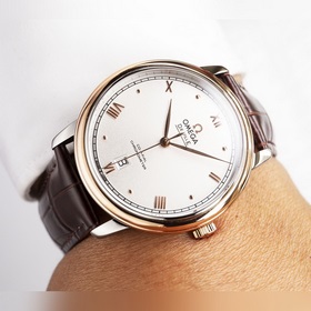 Серия Omega Seamaster - часы для пар. Подлинный дизайн, надписи н
