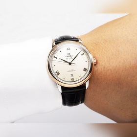 Серия Omega Seamaster - часы для пар. Подлинный дизайн, надписи н