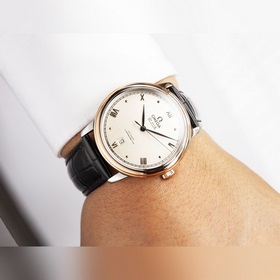Серия Omega Seamaster - часы для пар. Подлинный дизайн, надписи н