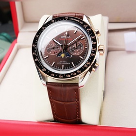 Новые часы Omega Speedmaster Racing. Часы имеют 42-миллиметровый