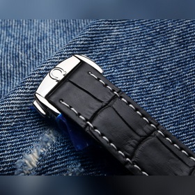 Новые часы Omega Speedmaster Racing. Часы имеют 42-миллиметровый 
