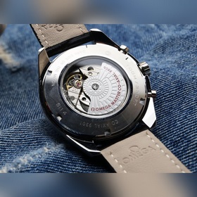 Новые часы Omega Speedmaster Racing. Часы имеют 42-миллиметровый 