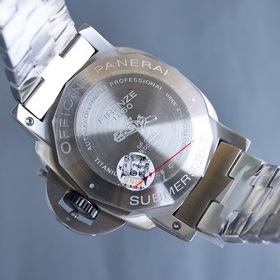 Новейшая версия V7 Panerai SUBMERSIBLE BMG-TECH — 47-миллиметровы