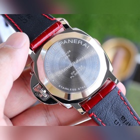 Точно такая же модель, как у Ди Ли Жэба Бренд： Panerai Серия： LU