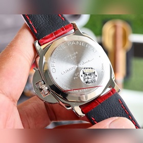 Точно такая же модель, как у Ди Ли Жэба Бренд： Panerai Серия： LU