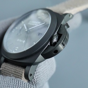 Новейшая версия V7 — Panerai SUBMERSIBLE BMG-TECH — 44-миллиметро