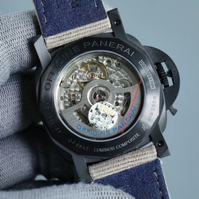 Новейшая версия V7 — Panerai SUBMERSIBLE BMG-TECH — 44-миллиметро