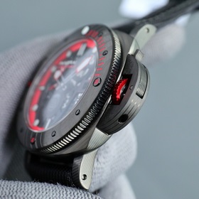 Новая модель SUBMERSIBLE BMG-TECH от Panerai — 47-миллиметровая ч