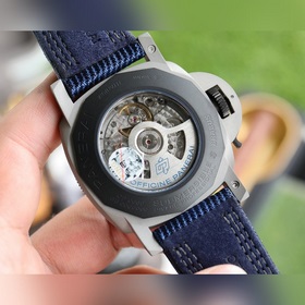 Новая серия часов Luminor Marina от Panerai с новым покрытием Sue
