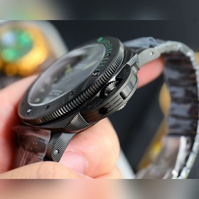 Новая модель SUBMERSIBLE BMG-TECH от Panerai — 47-миллиметровая ч