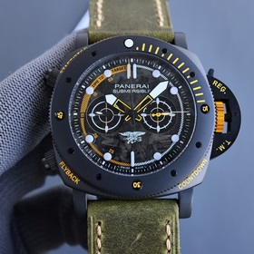 V7 Panerai возвращается, приветствуя возвращение короля. Вращающи
