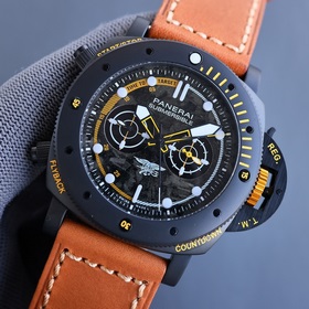 V7 Panerai возвращается, приветствуя возвращение короля. Вращающи