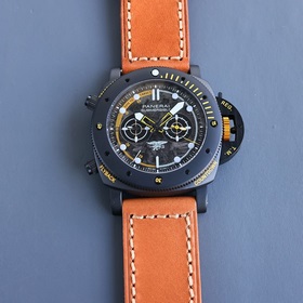 V7 Panerai возвращается, приветствуя возвращение короля. Вращающи