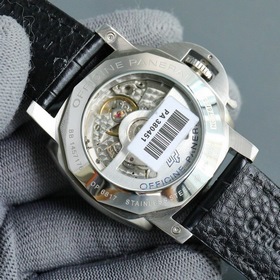 Panerai AM01036 [V8 версия, эксклюзивно в продаже] — это усоверше