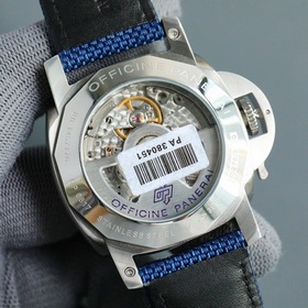 Panerai AM01036 [V8 версия, эксклюзивно в продаже] — это усоверше