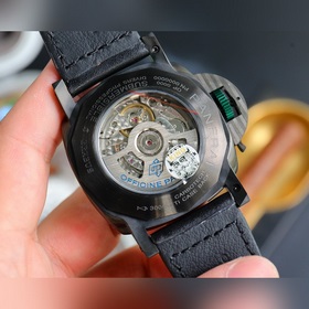 Новая модель SUBMERSIBLE BMG-TECH от Panerai — 47-миллиметровая ч
