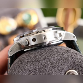 Новая модель V7 Новейшая модель Бренд： Panerai Тип механизма： авт