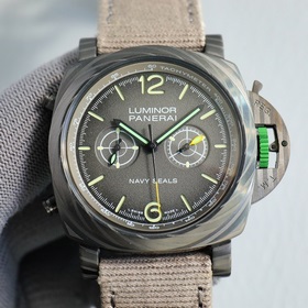 Новая модель Panerai SUBMERSIBLE BMG-TECH — 47-миллиметровые часы