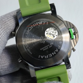 Новая модель Panerai SUBMERSIBLE BMG-TECH — 47-миллиметровые часы