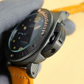 Panerai SUBMERSIBLE BMG-TECH — 44-миллиметровые часы из серии Sub