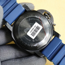 Panerai SUBMERSIBLE BMG-TECH — 44-миллиметровые часы из серии Sub