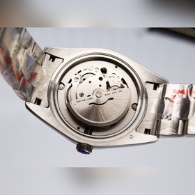 Возвращение выдающегося произведения — часы Rolex Oyster Perpetua