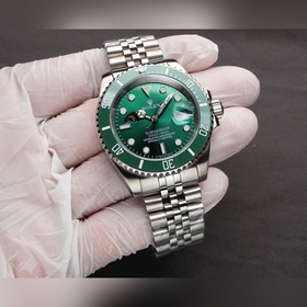 Водонепроницаемость до 5 атмосфер, можно плавать. Новейшая модель часов Rolex Su