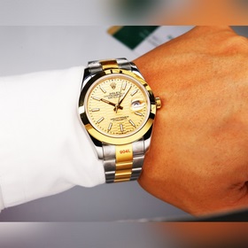 J5 возвращается с новым шедевром — часами Rolex Oyster Perpetual 