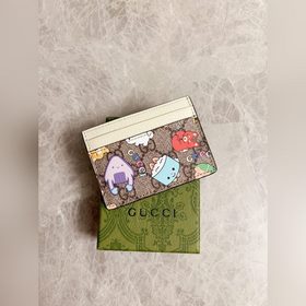 Новинка от Gucci! Карман для карт с камуфляжным рисунком. Изыскан