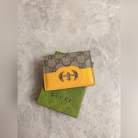 Новейшая модель Gucci — мужской кожаный кошелек с ажурными двойны