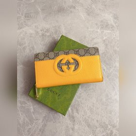Новейшая модель Gucci — мужской кошелек на молнии с ажурными двой