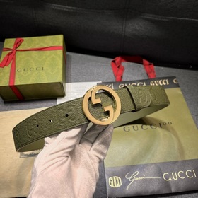 Новая модель в коллекции Gucci привлекает внимание благодаря соче