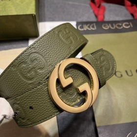 Новая модель в коллекции Gucci привлекает внимание благодаря соче
