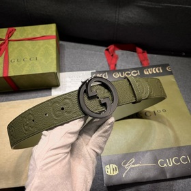 Новая модель в коллекции Gucci привлекает внимание благодаря соче