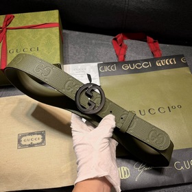 Новая модель в коллекции Gucci привлекает внимание благодаря соче