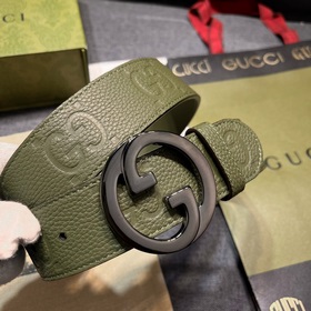Новая модель в коллекции Gucci привлекает внимание благодаря соче