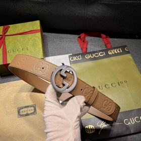 Новая модель в коллекции Gucci привлекает внимание благодаря соче