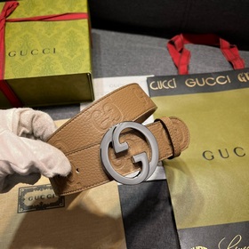 Новая модель в коллекции Gucci привлекает внимание благодаря соче