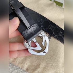 3 см, изготовлен в Италииз натуральной кожи, однослойный, с тисне