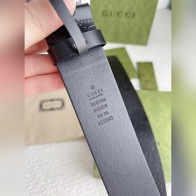 3 см, изготовлен в Италииз натуральной кожи, однослойный, с тисне
