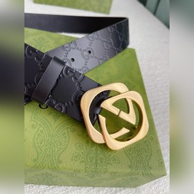 3 см, изготовлен в Италииз натуральной кожи, однослойный, с тисне