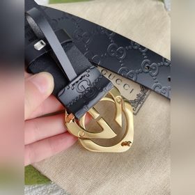3 см, изготовлен в Италииз натуральной кожи, однослойный, с тисне