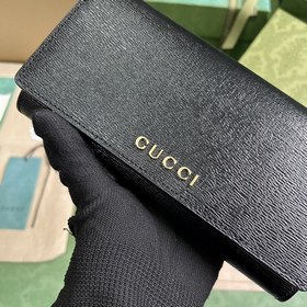 Длинный кошелек с логотипом Gucci, выполненным рукописным шрифтом