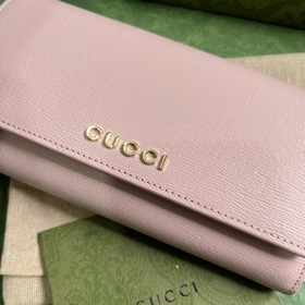 Длинный кошелек с логотипом Gucci, выполненным рукописным шрифтом