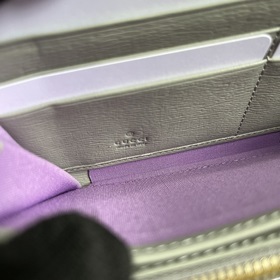 Длинный кошелек с логотипом Gucci, выполненным рукописным шрифтом