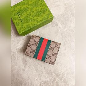 Новинка от Gucci! Карман для карт с камуфляжным рисунком и кожа и