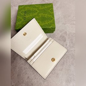 Новинка от Gucci! Карман для карт с камуфляжным рисунком и кожа и