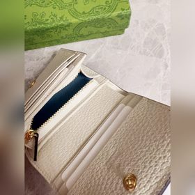 Новинка от Gucci! Карман для карт с камуфляжным рисунком и кожа и