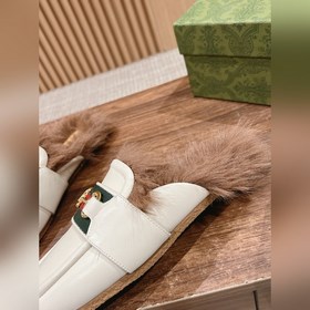 Gucci с застежкой виде конской головы, новая модель из шерсти, кв