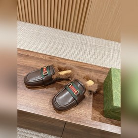 Gucci с застежкой виде конской головы, новая модель из шерсти, кв